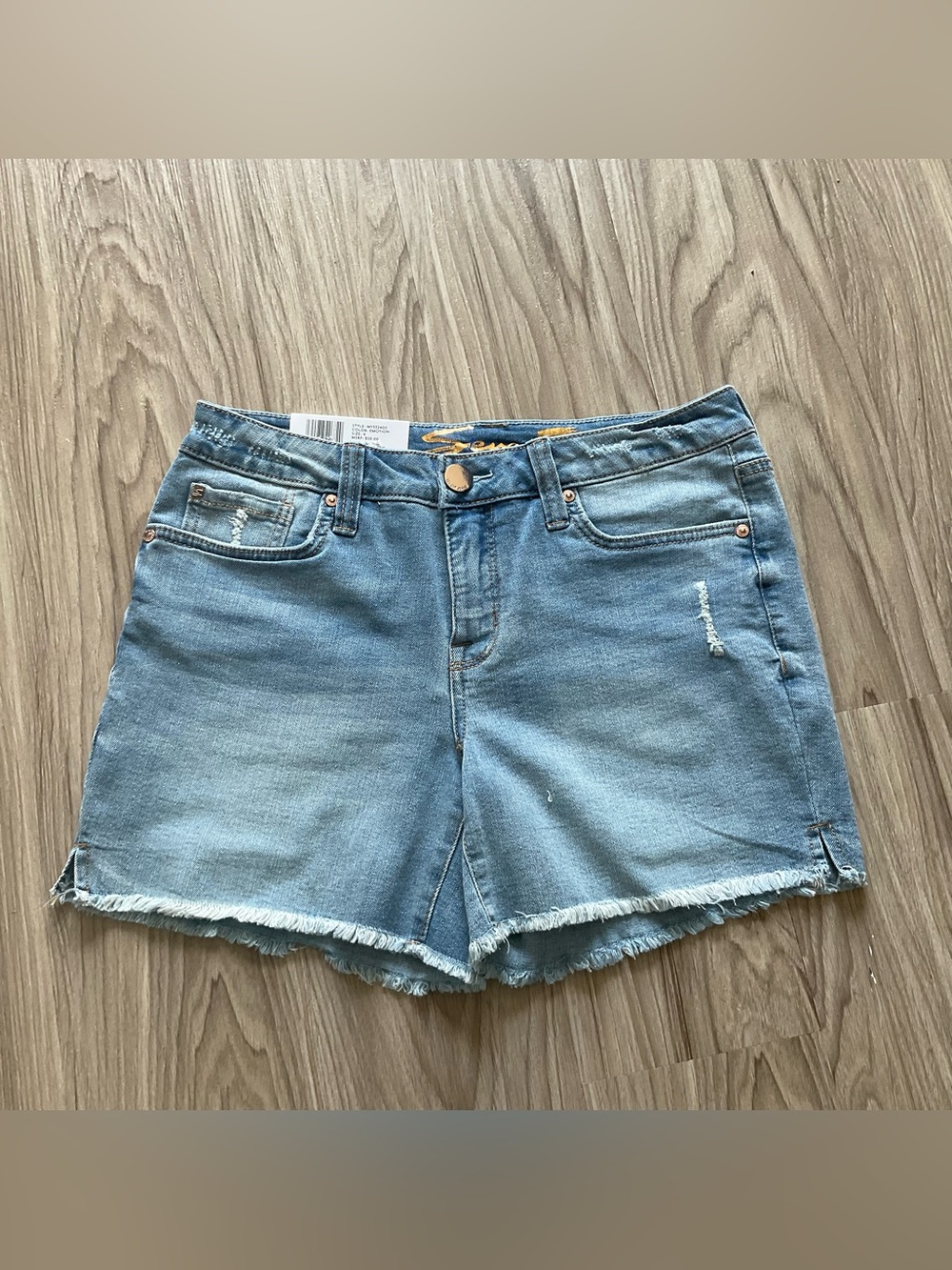 NWT Seven 7 Weekend Short Fray Hem Comfort Stretch 5 Inch Inseam Size 4